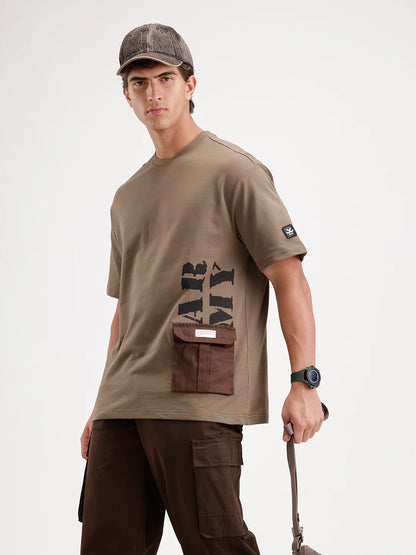 Men's contemporary oversized t-shirt with printed accent and flap pocket | Olive